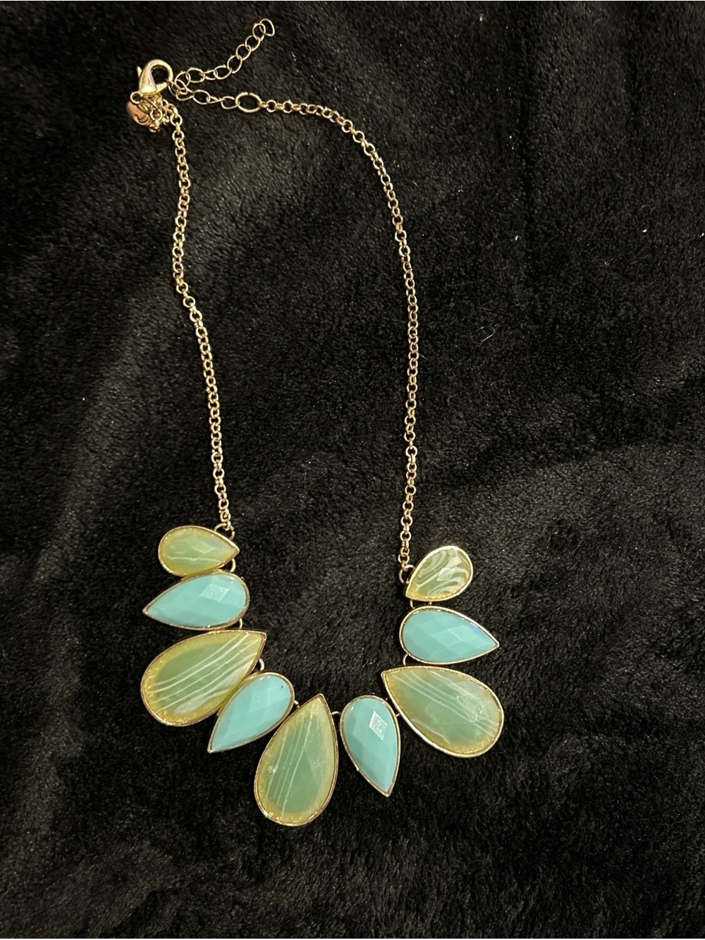 Source Unknown Gold-Tone Necklace with Aqua and Mint Teardrops